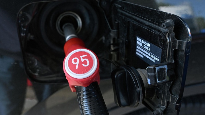 Песков рассказал о мерах по сохранению стабильности цен на бензин