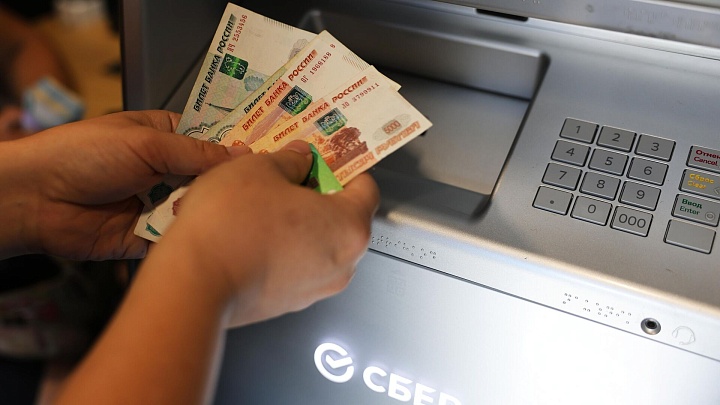 В России вступил в силу лимит на переводы без открытия счета