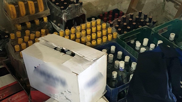В России за год изъяли более десяти миллионов литров нелегального алкоголя